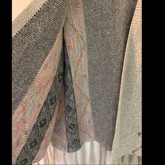 Love By Design poncho - Picture 3 of 5